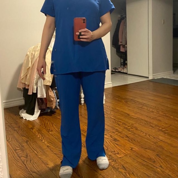 GREYS ANATOMY NEW SCRUBS - Picture 3 of 7